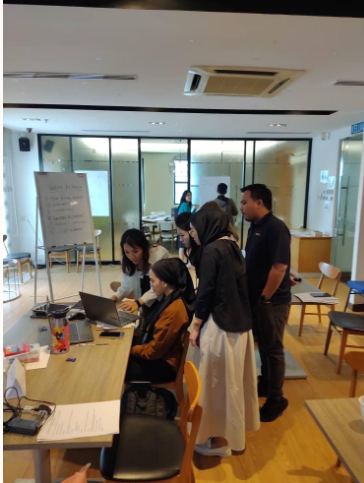 Delegates working together during a hands-on marketing workshop